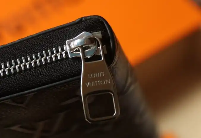 LV Wallets 4206A-0890