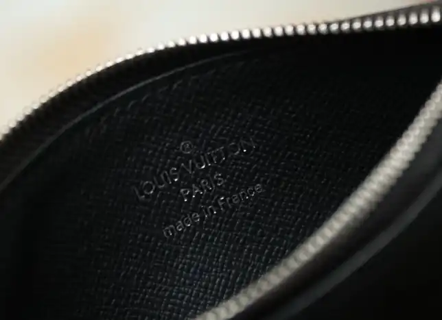 LV Wallets 4206A-0891