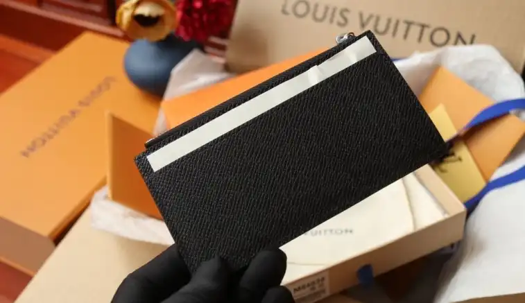 LV Wallets 4206A-0892