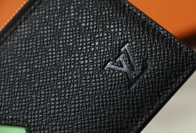 LV Wallets 4206A-0892