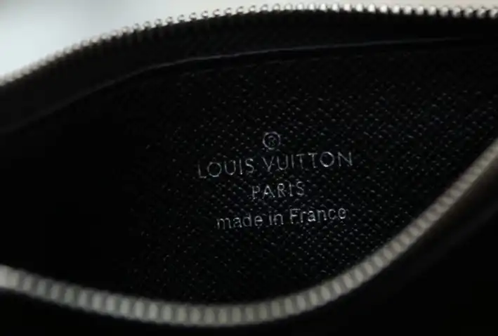 LV Wallets 4206A-0892