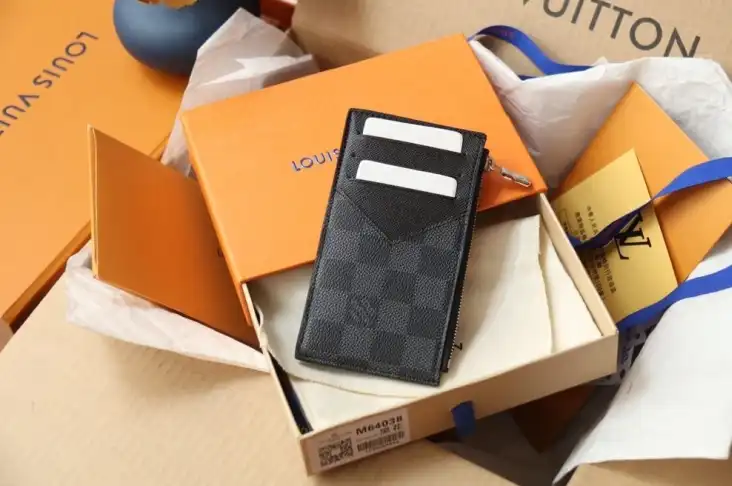 LV Wallets 4206A-0893