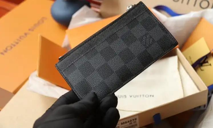 LV Wallets 4206A-0893