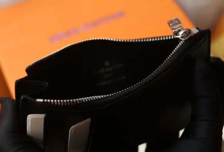 LV Wallets 4206A-0894