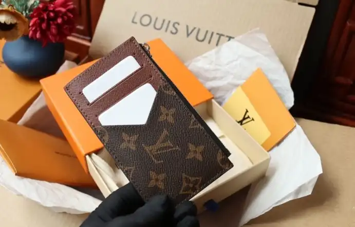 LV Wallets 4206A-0895