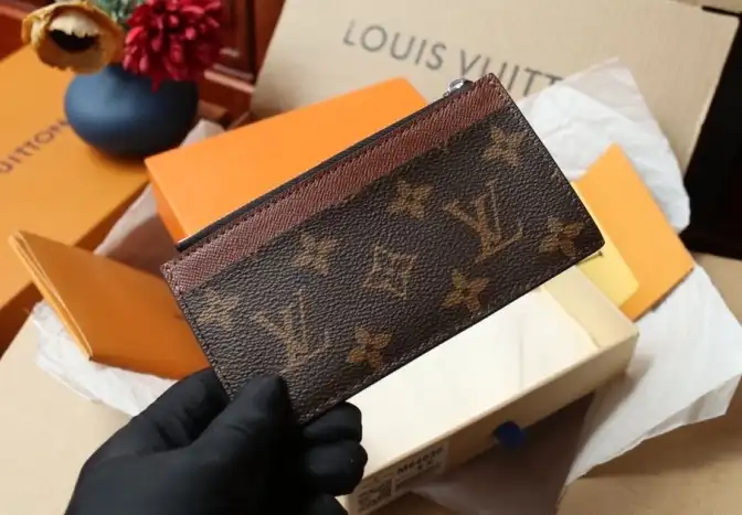 LV Wallets 4206A-0895