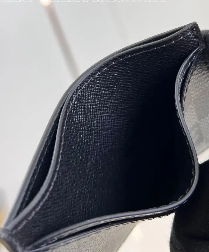 LV Wallets 4206A-1241