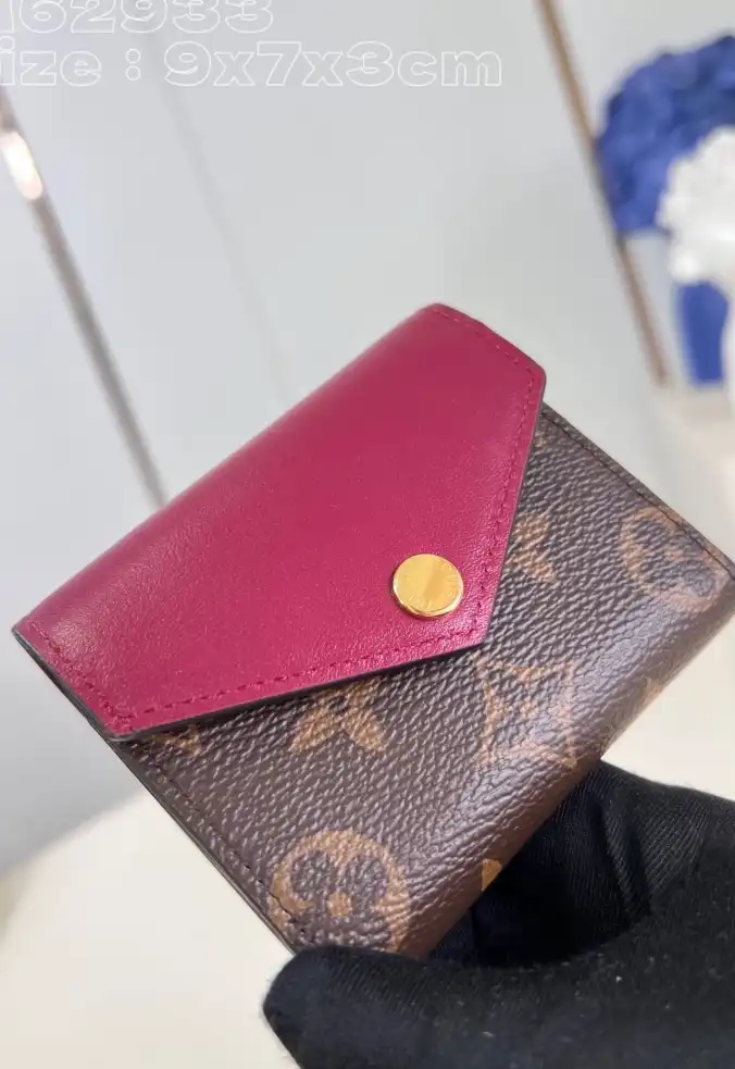 LV Wallets 4206A-1243