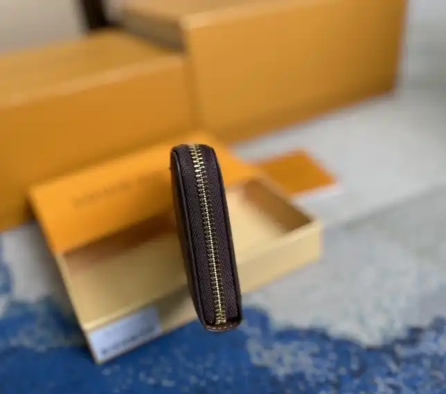 LV Wallets 4206A-1393