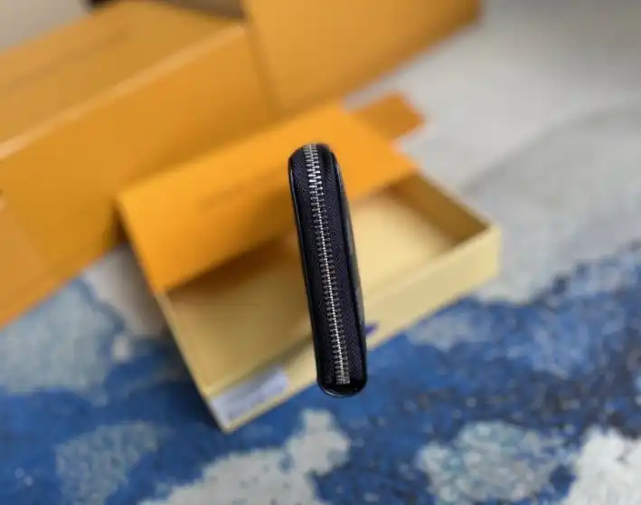 LV Wallets 4206A-1394