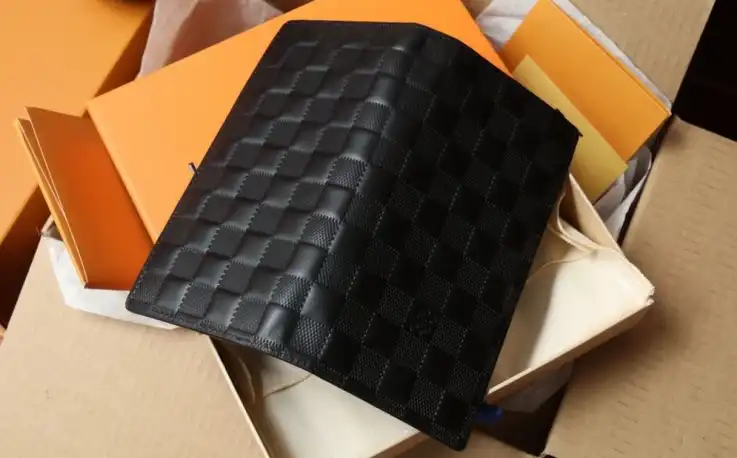 LV Wallets 4206A-2030