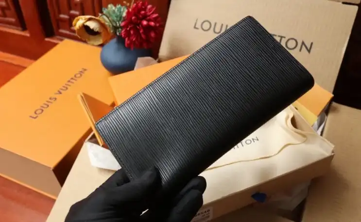 LV Wallets 4206A-2031