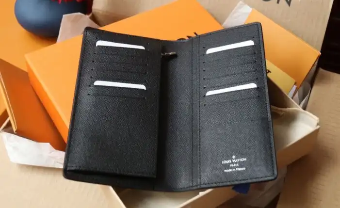 LV Wallets 4206A-2034