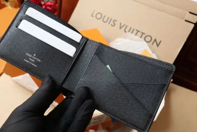 LV Wallets 4206A-2038