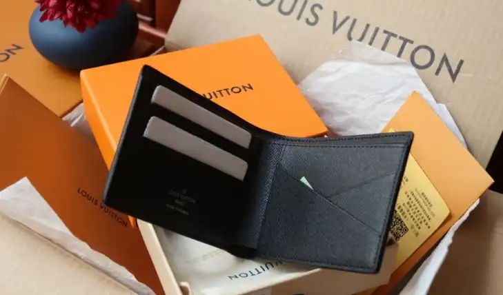 LV Wallets 4206A-2038