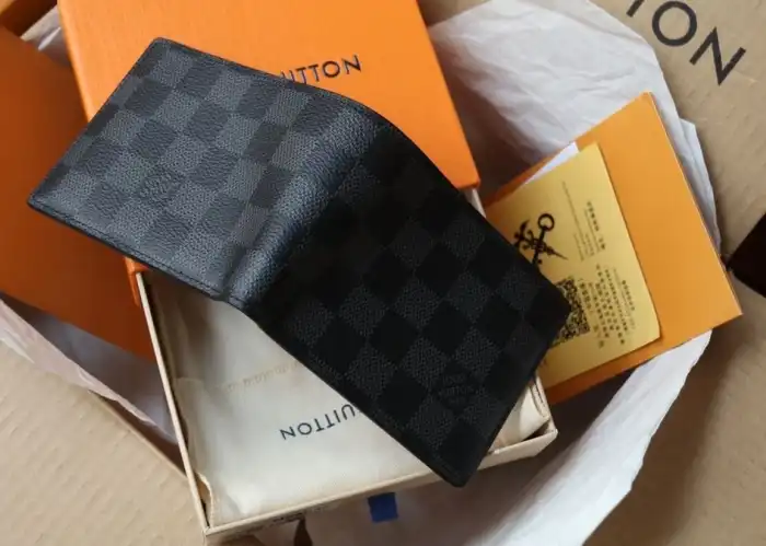 LV Wallets 4206A-2038