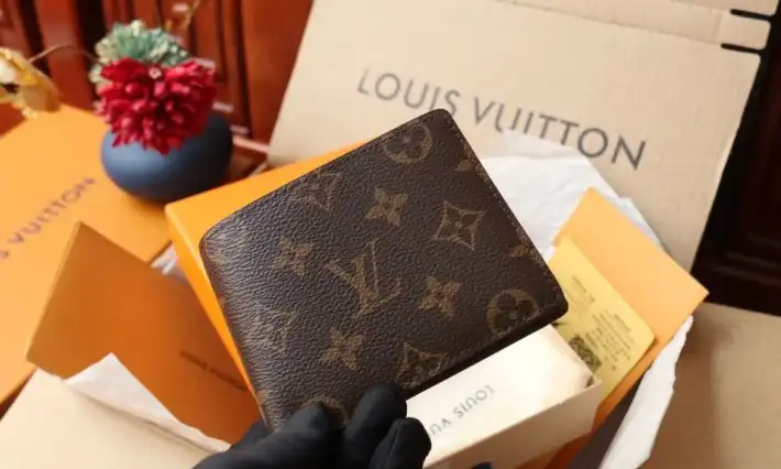 LV Wallets 4206A-2040