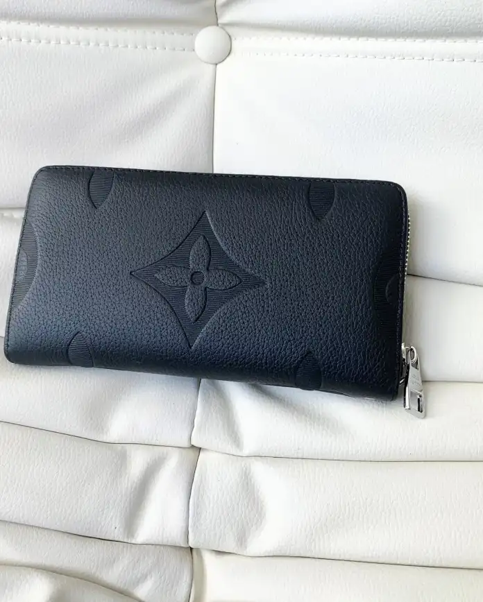LV Wallets 4206A-2417