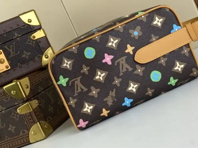 LV Cosmetic Bags 4206A-2677
