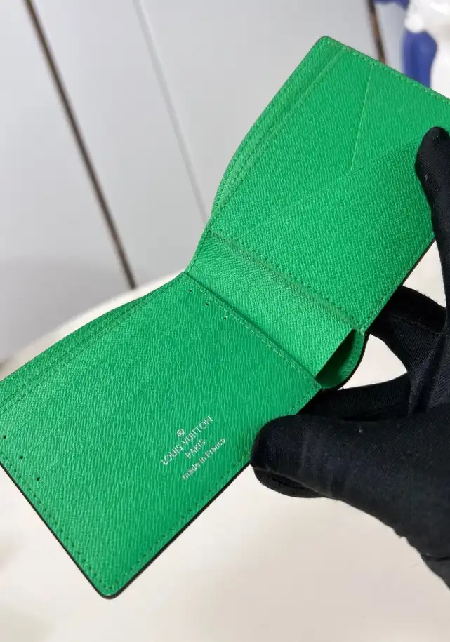 LV Wallets 4206A-2709