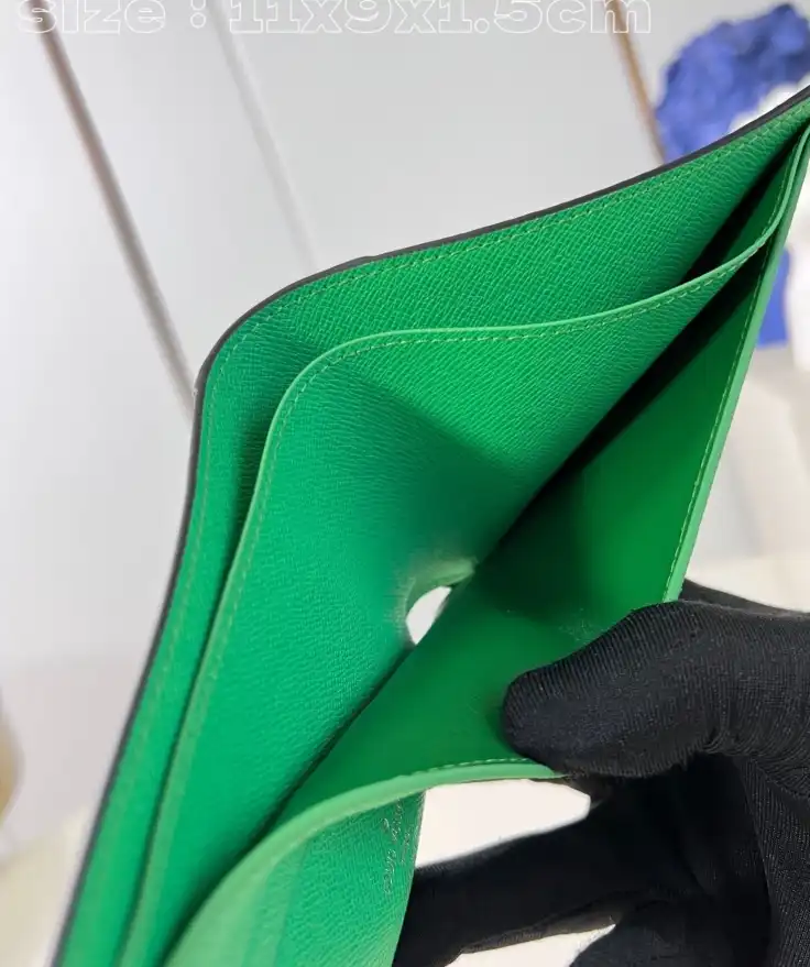 LV Wallets 4206A-2709