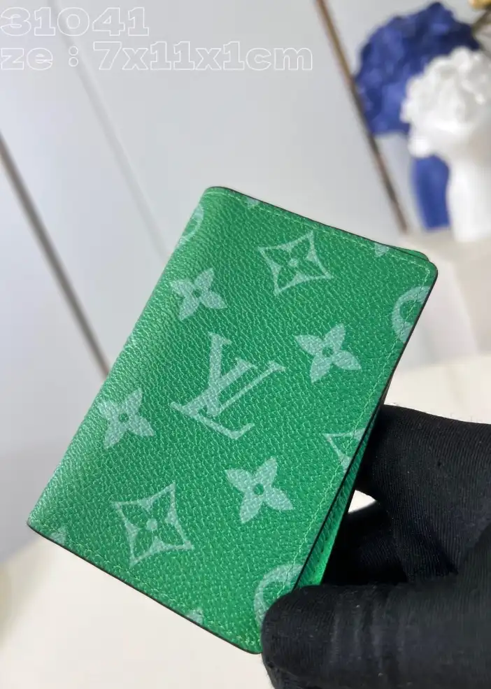 LV Wallets 4206A-2711