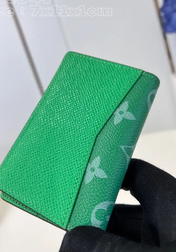 LV Wallets 4206A-2711