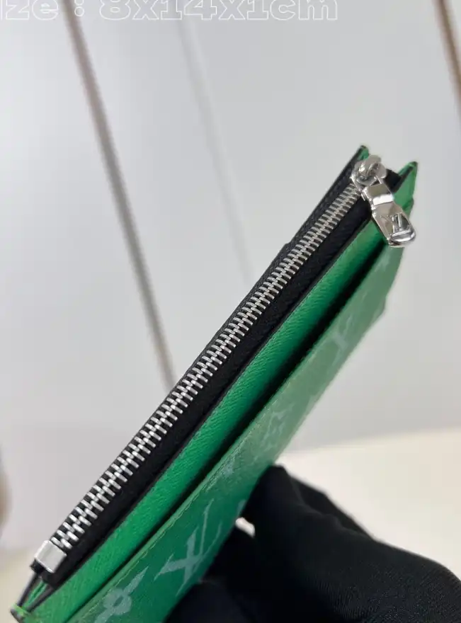 LV Wallets 4206A-2713