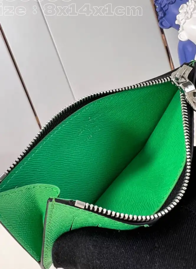 LV Wallets 4206A-2713