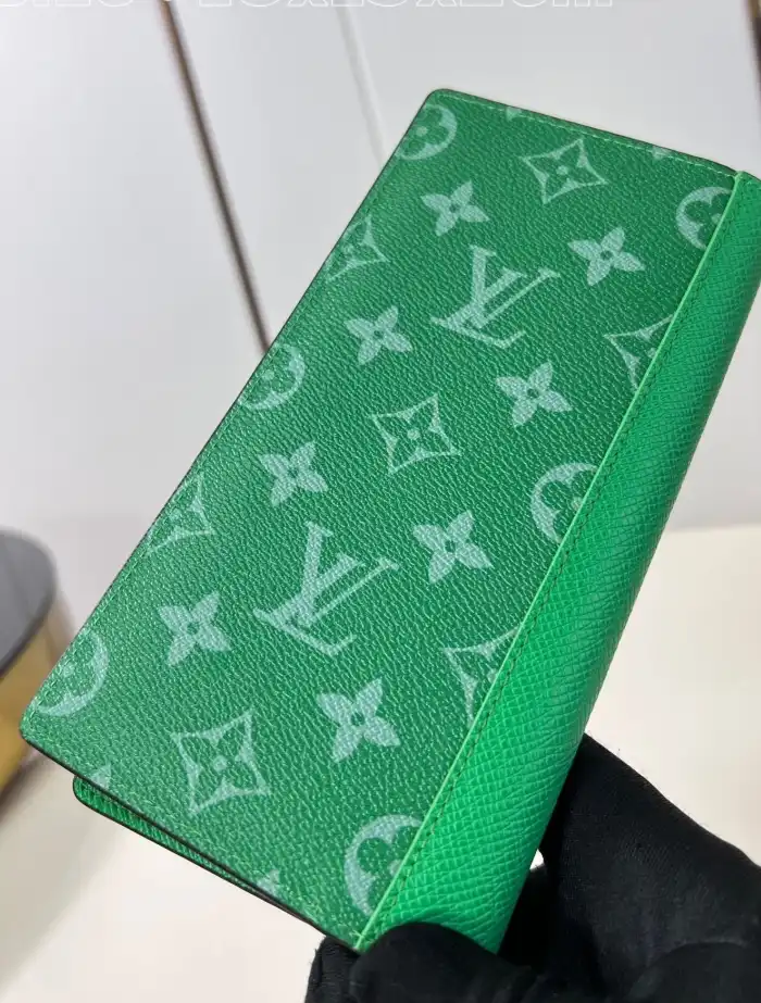 LV Wallets 4206A-2715