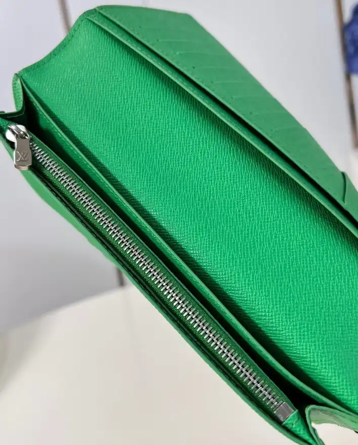 LV Wallets 4206A-2715