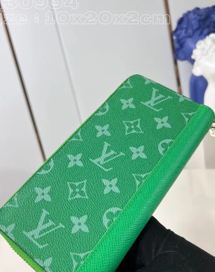 LV Wallets 4206A-2717