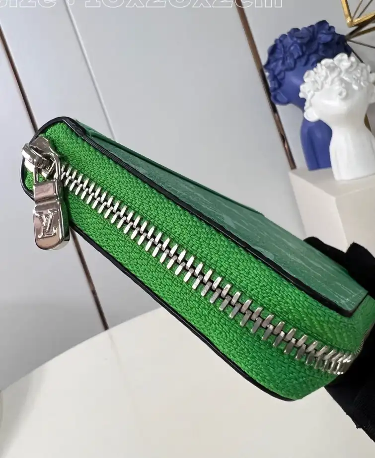 LV Wallets 4206A-2717