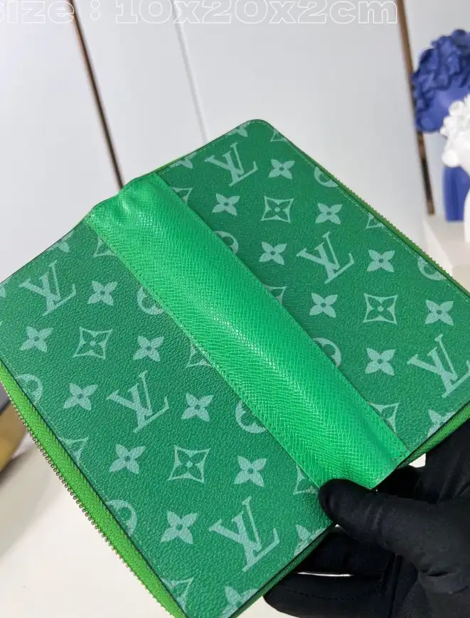 LV Wallets 4206A-2717