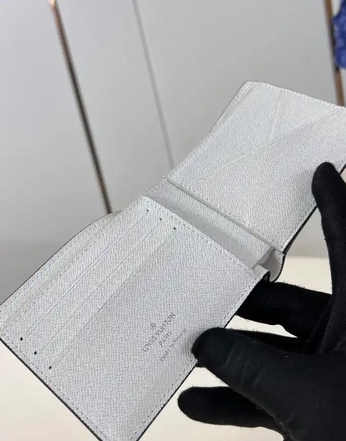 LV Wallets 4206A-3461