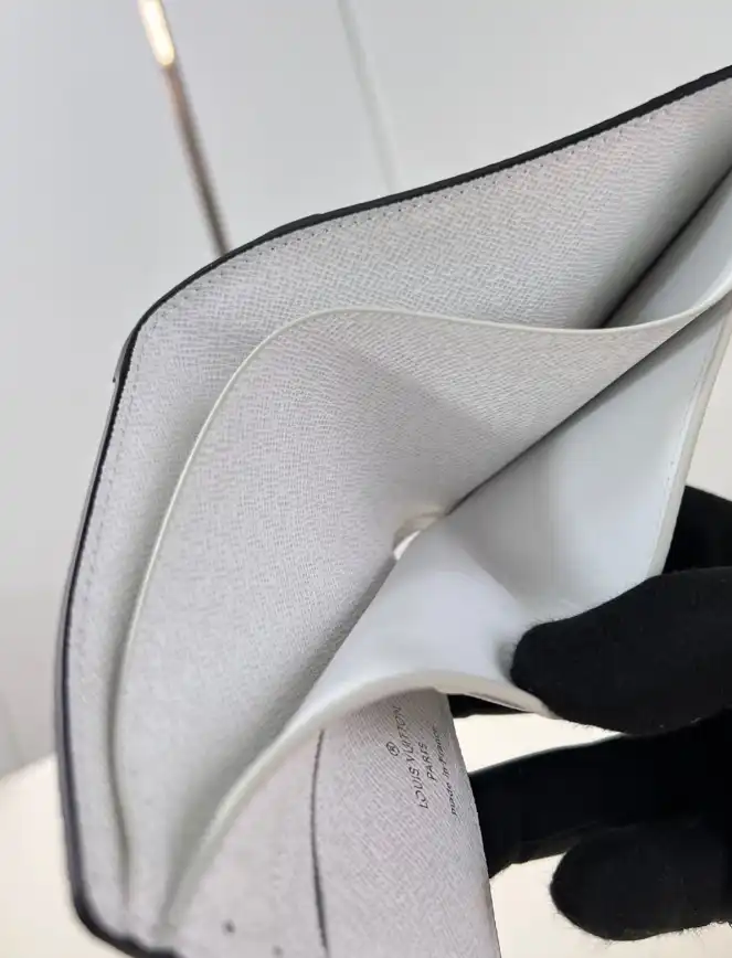 LV Wallets 4206A-3461