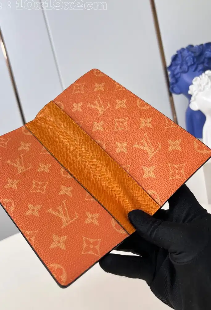 LV Wallets 4206A-3463