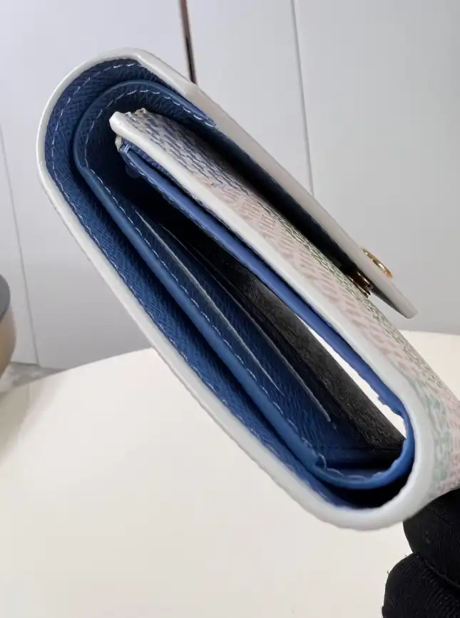 LV Wallets 4206A-3484