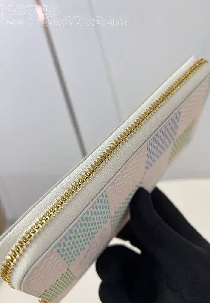 LV Wallets 4206A-3488