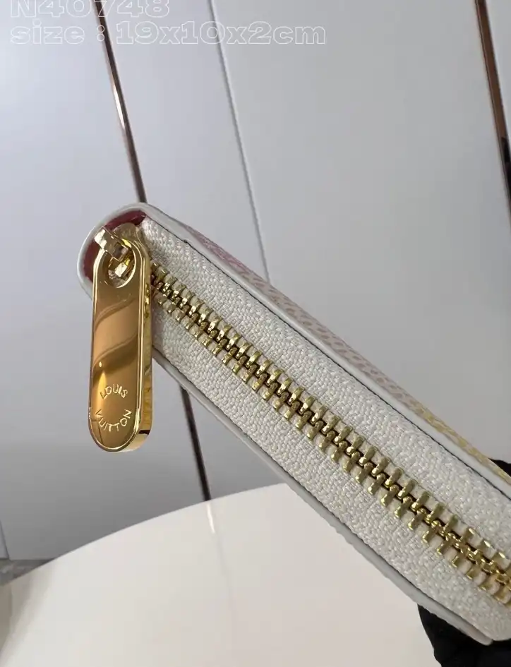 LV Wallets 4206A-3489