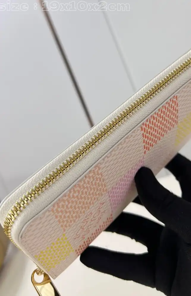 LV Wallets 4206A-3489