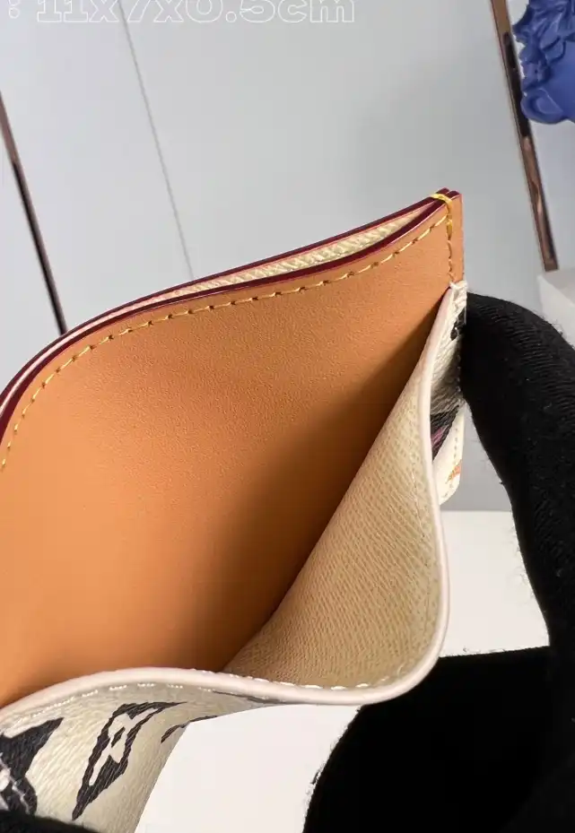 LV Wallets 4206A-3512