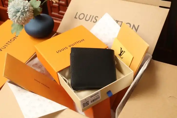 LV Wallets 4206A-3841