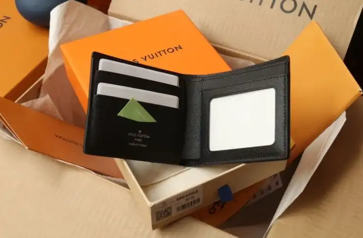 LV Wallets 4206A-3842