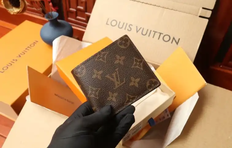 LV Wallets 4206A-3843