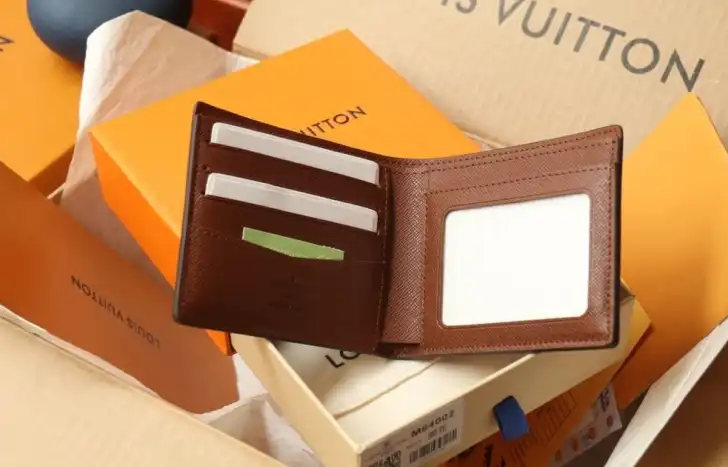 LV Wallets 4206A-3843