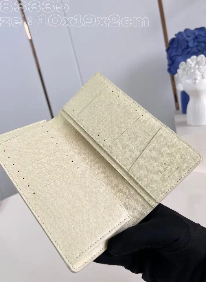 LV Wallets 4206A-4261