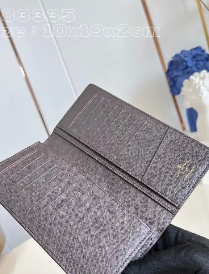 LV Wallets 4206A-4262