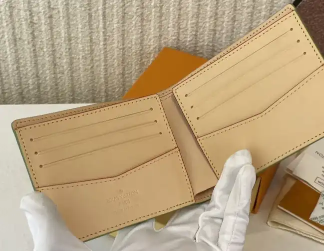 LV Wallets 4206A-4284