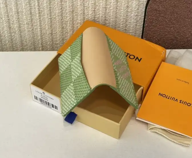 LV Wallets 4206A-4285